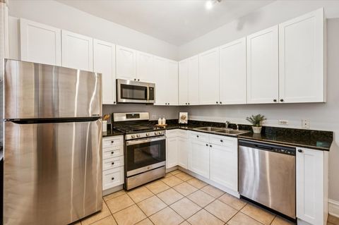 Tiny photo for 727 W Aldine Avenue #1, Chicago, IL 60657 (MLS # 12481432)