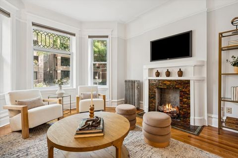 Tiny photo for 727 W Aldine Avenue #1, Chicago, IL 60657 (MLS # 12481432)