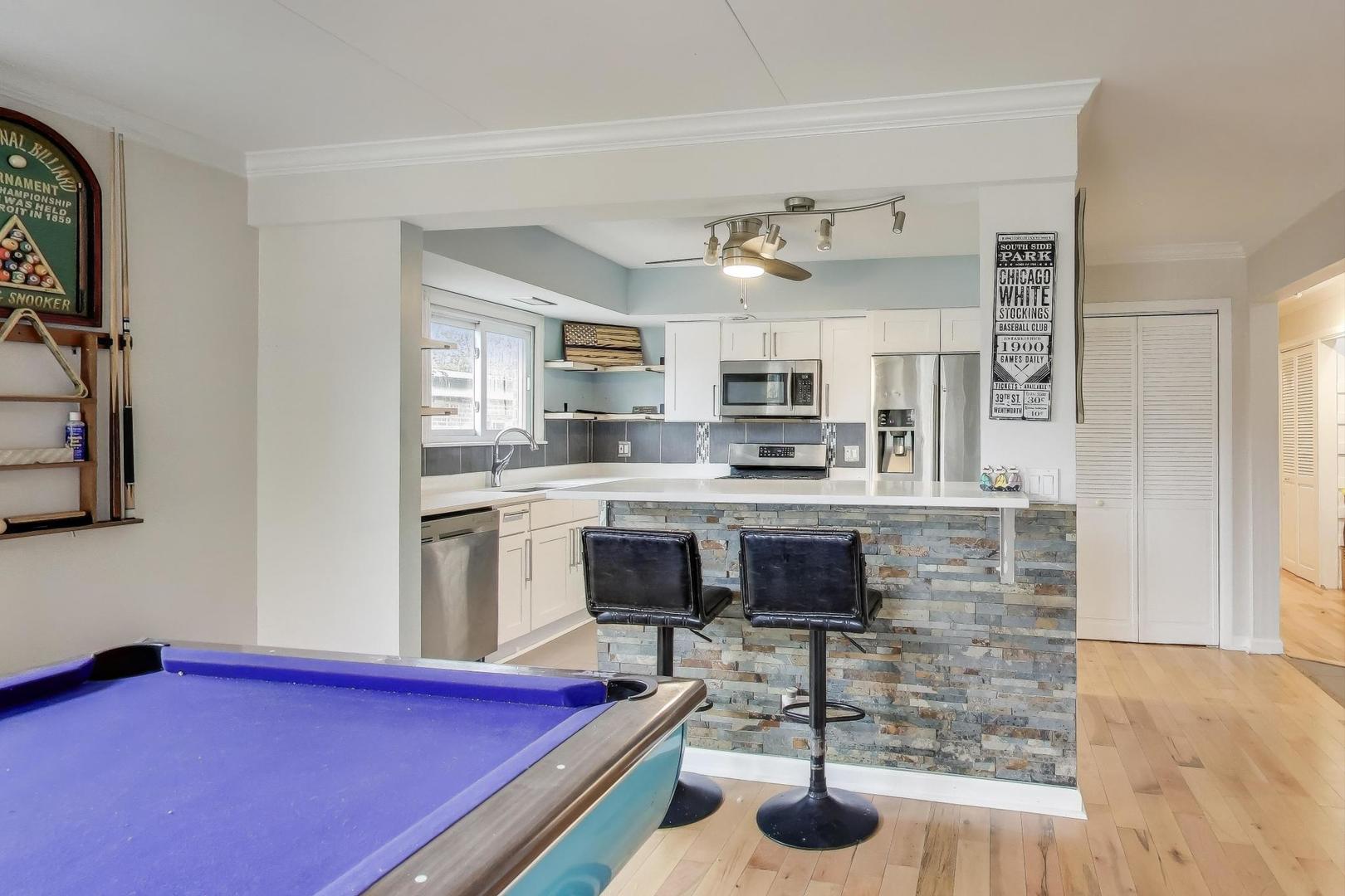 1615 W Howard Street 303