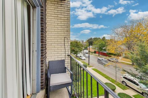 Tiny photo for 1615 W Howard Street #303, Evanston, IL 60202 (MLS # 12470579)