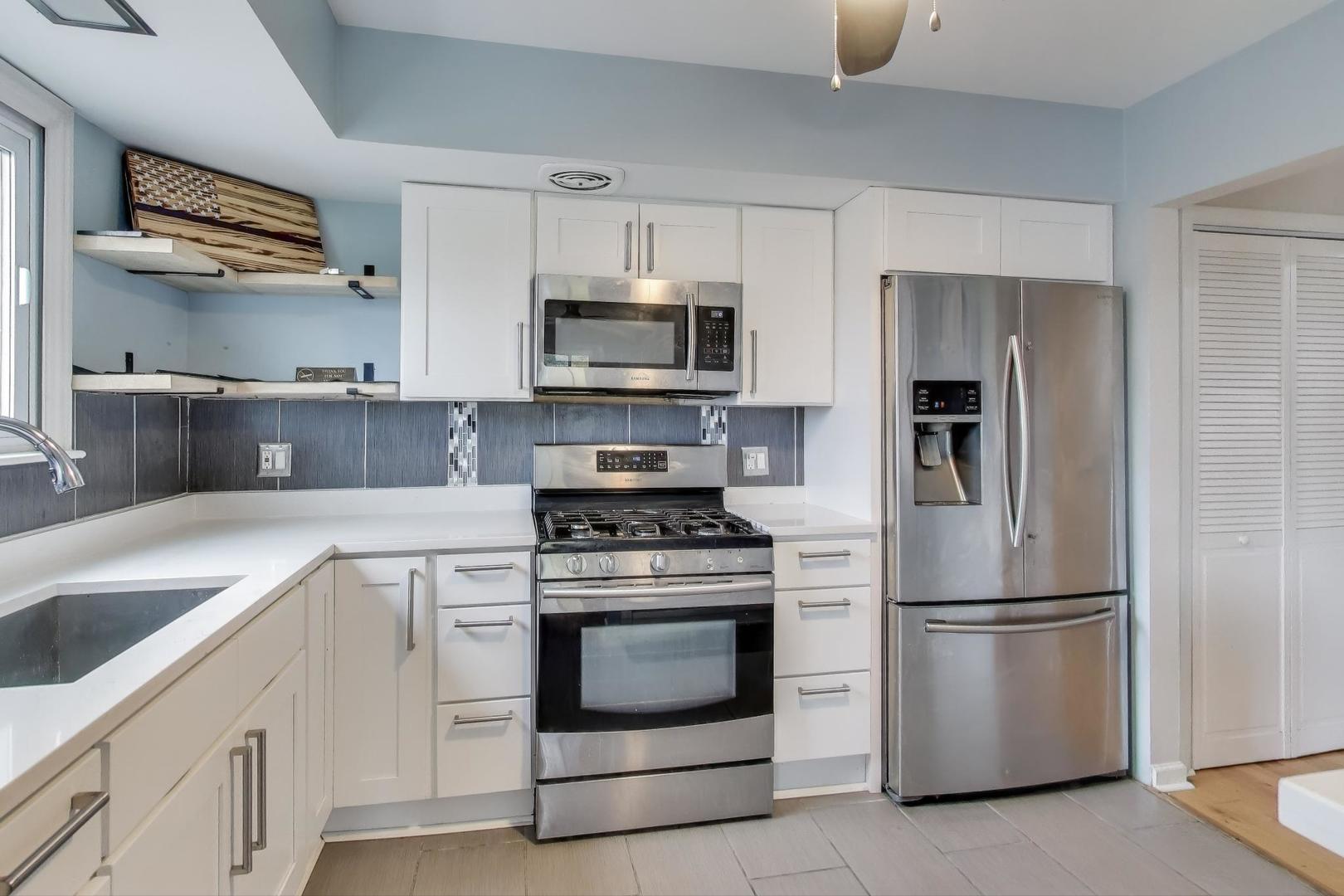 1615 W Howard Street 303