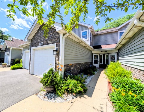 Photo of 1339 Cranbrook Court, Schaumburg, IL 60193 (MLS # 12685341)
