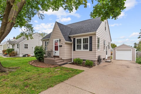 Tiny photo for 342 W 29th Street, Davenport, IA 52803 (MLS # 12780610)
