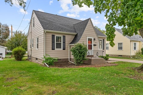 Tiny photo for 342 W 29th Street, Davenport, IA 52803 (MLS # 12780610)