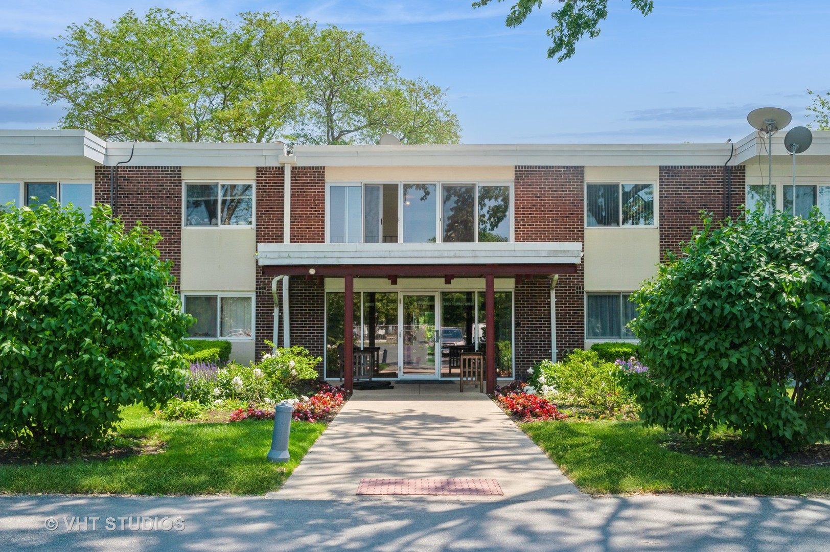 127 N Wolf Road 52A