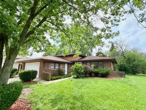 Tiny photo for 19808 Lakewood Avenue, Lynwood, IL 60411 (MLS # 12449182)