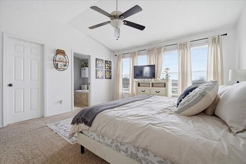 Tiny photo for 22 Long Cove Court, Bloomington, IL 61704 (MLS # 12605977)