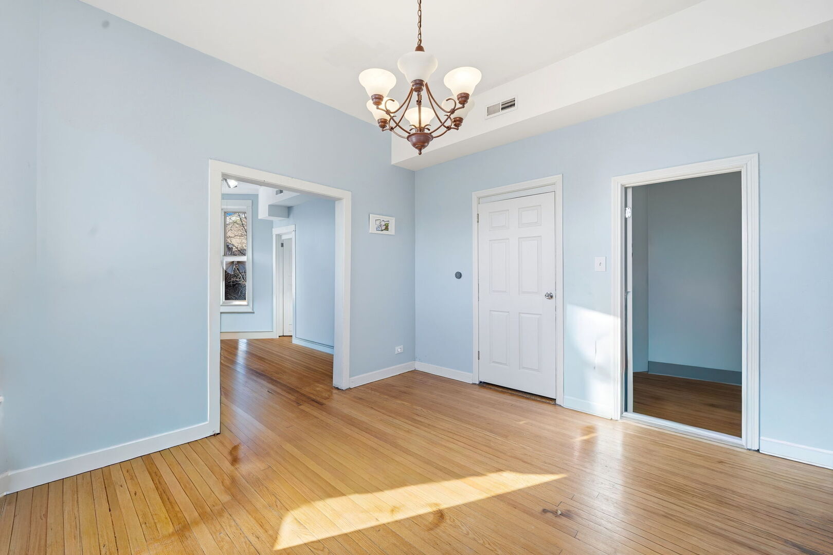 1637 S Saint Louis Avenue