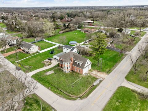 200 REDWOOD Avenue New Lenox IL 60451