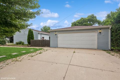 Tiny photo for 27 Ridge Circle, Streamwood, IL 60107 (MLS # 12432037)