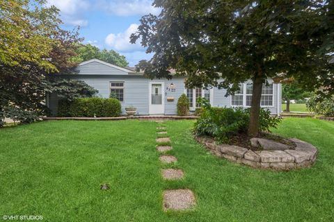 Photo of 27 Ridge Circle, Streamwood, IL 60107 (MLS # 12432037)