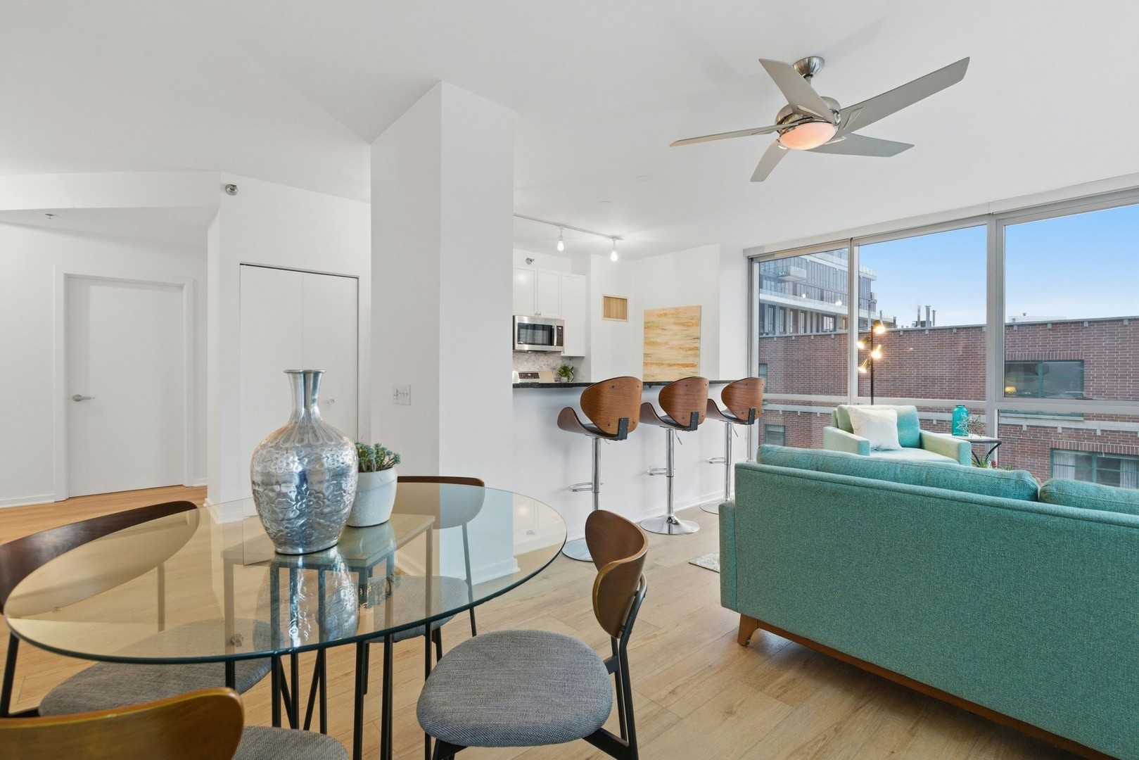 123 S GREEN Street 501B