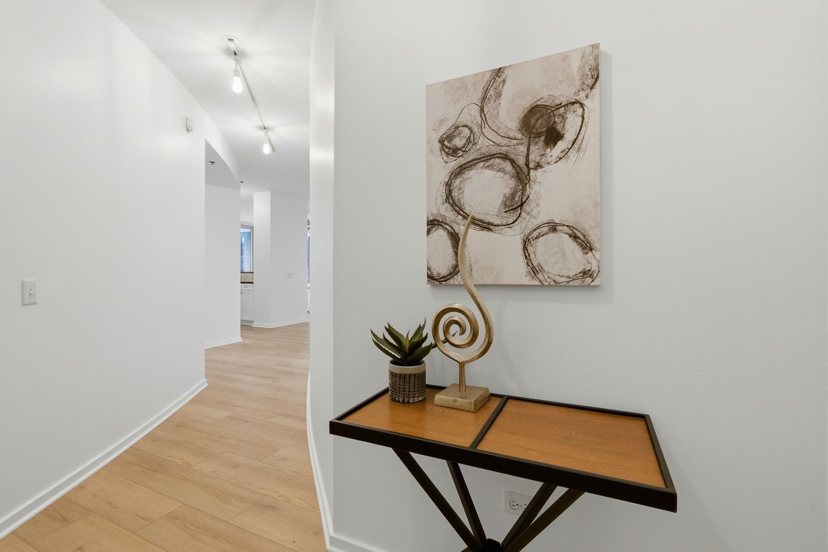 123 S GREEN Street 501B