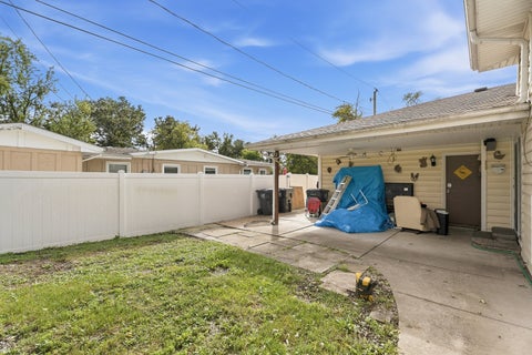Tiny photo for 15719 Kenwood Avenue, South Holland, IL 60473 (MLS # 12732960)