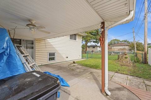 Tiny photo for 15719 Kenwood Avenue, South Holland, IL 60473 (MLS # 12732960)