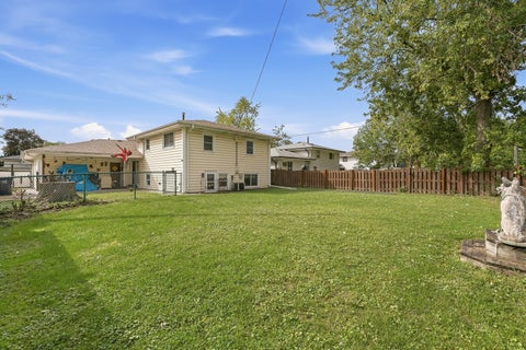 Tiny photo for 15719 Kenwood Avenue, South Holland, IL 60473 (MLS # 12732960)