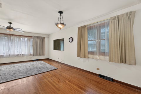 Tiny photo for 15719 Kenwood Avenue, South Holland, IL 60473 (MLS # 12732960)