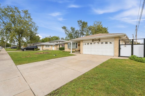 Tiny photo for 15719 Kenwood Avenue, South Holland, IL 60473 (MLS # 12732960)