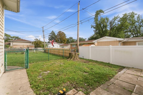 Tiny photo for 15719 Kenwood Avenue, South Holland, IL 60473 (MLS # 12732960)