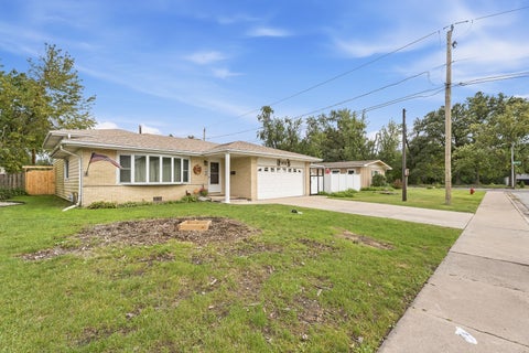 Tiny photo for 15719 Kenwood Avenue, South Holland, IL 60473 (MLS # 12732960)