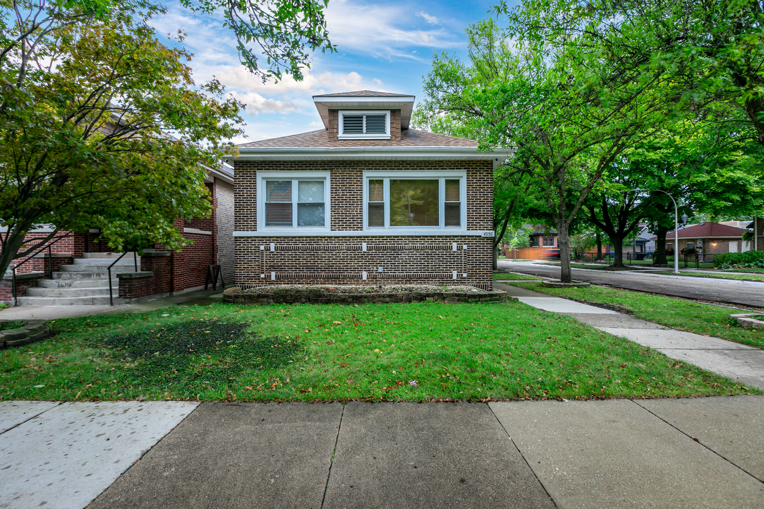 4958 N KEELER Avenue