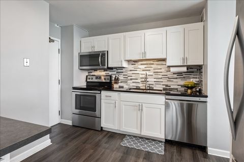 Tiny photo for 6171 N Sheridan Road #2512, Chicago, IL 60660 (MLS # 12625529)