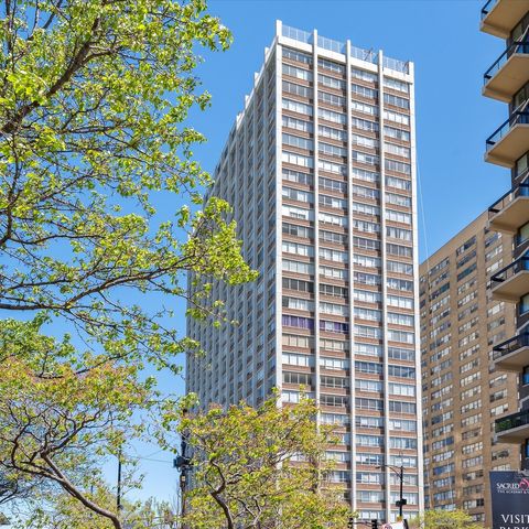 Photo of 6171 N Sheridan Road #2512, Chicago, IL 60660 (MLS # 12625529)