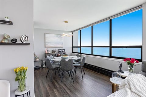 Tiny photo for 6171 N Sheridan Road #2512, Chicago, IL 60660 (MLS # 12625529)