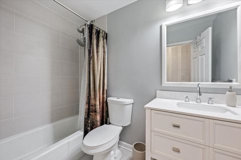 Tiny photo for 6171 N Sheridan Road #2512, Chicago, IL 60660 (MLS # 12625529)