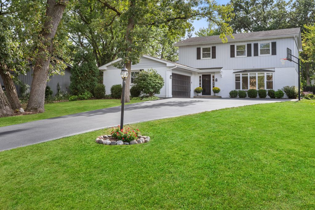 Photo for 721 Concord Lane, Barrington, IL 60010 (MLS # 12497425)