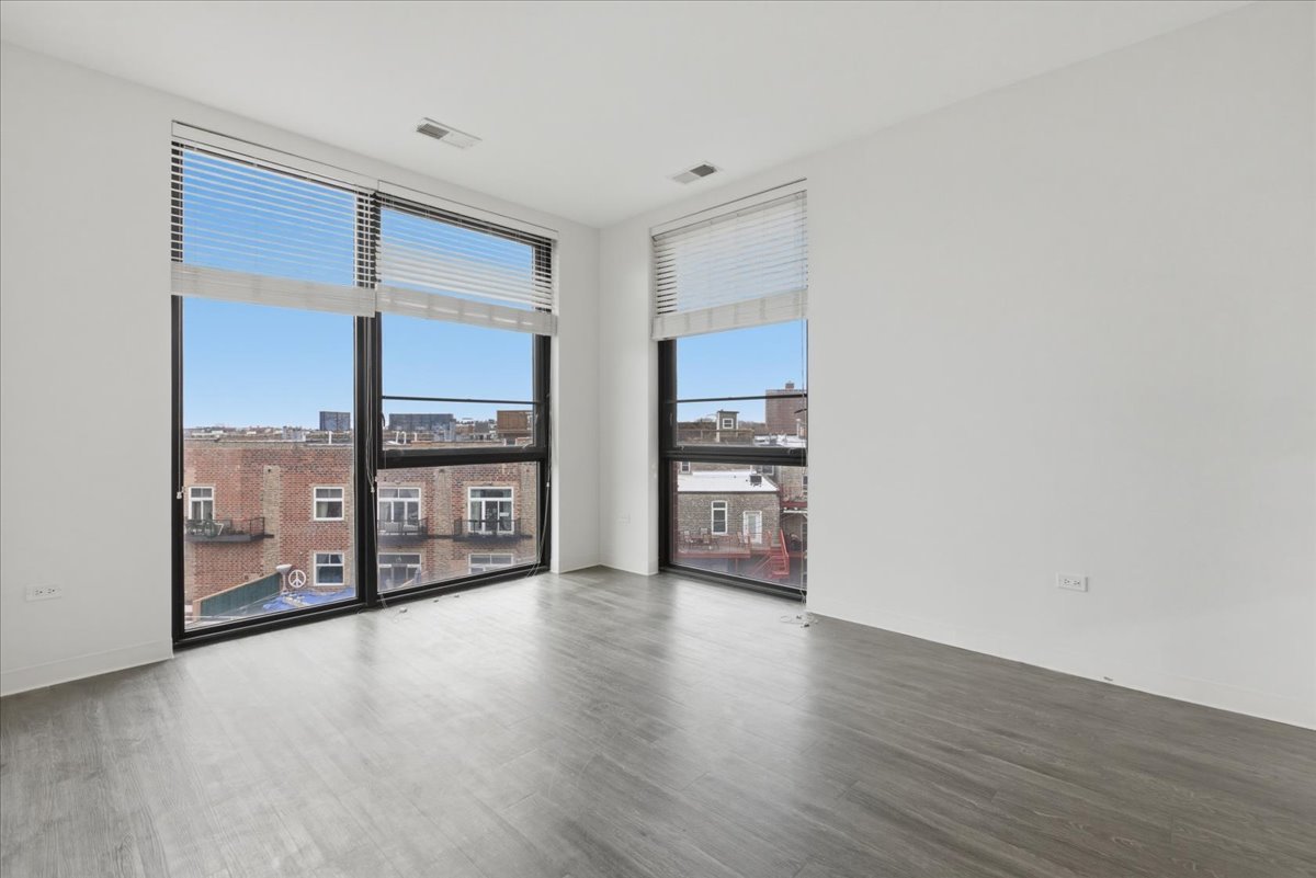830 N Milwaukee Avenue 406
