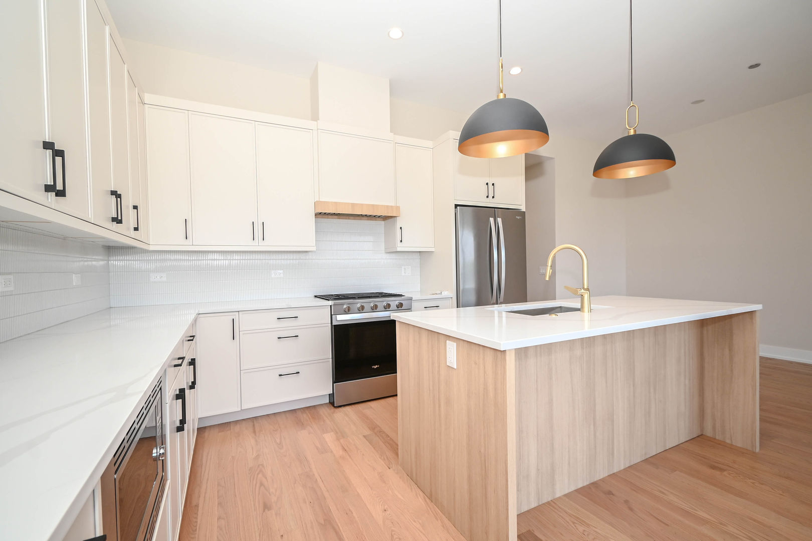 2127 W Madison Street 404