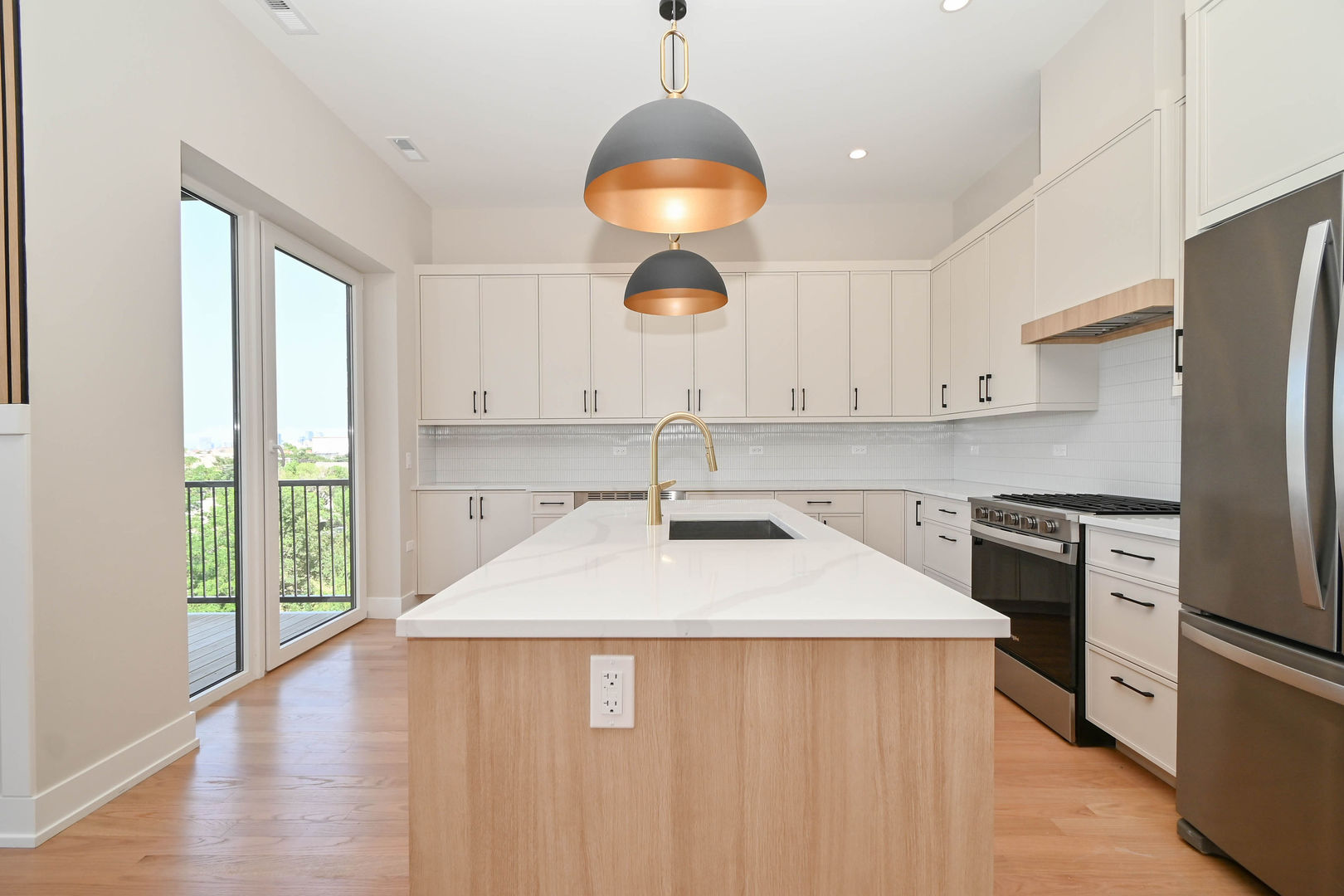 2127 W Madison Street 404