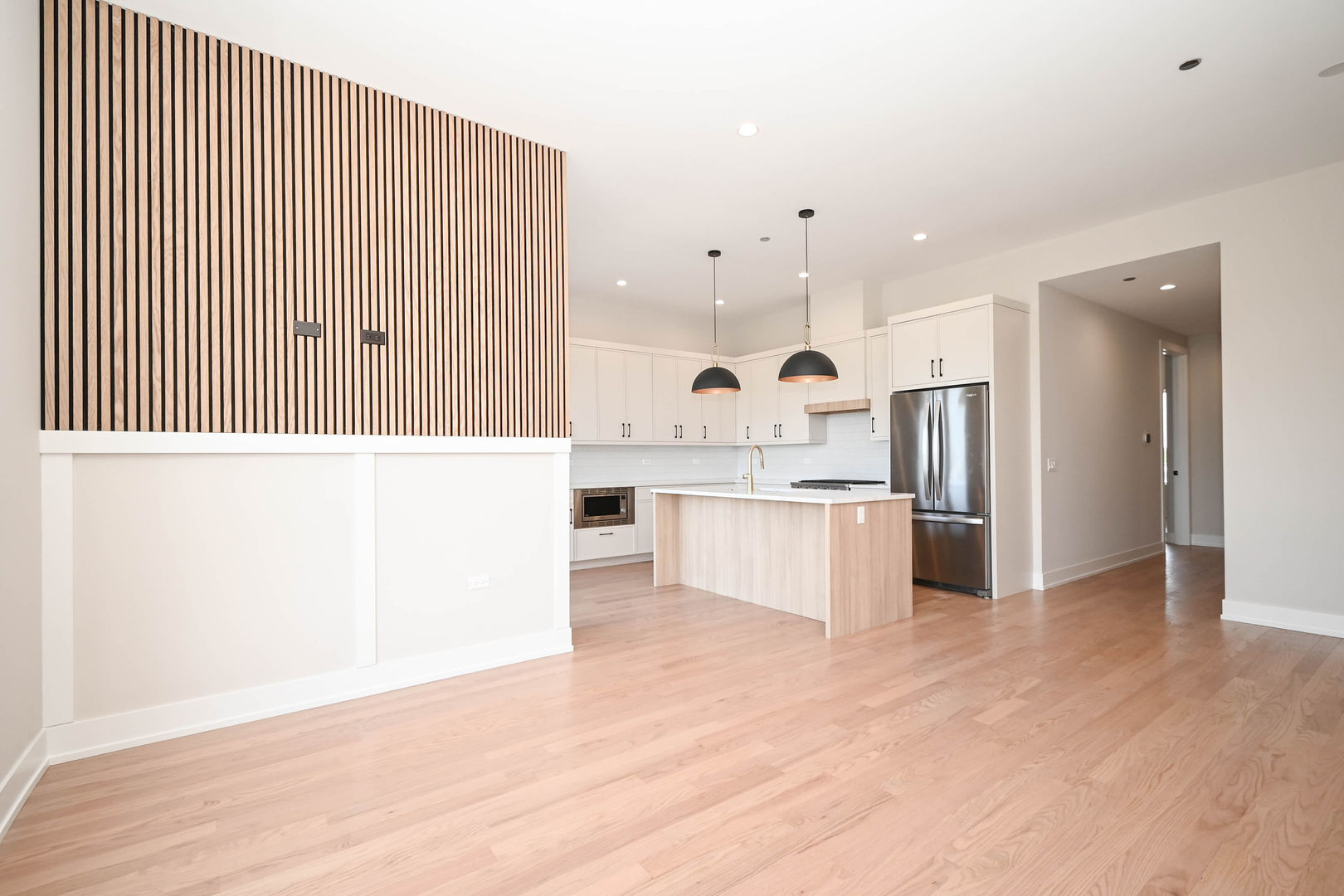 2127 W Madison Street 404
