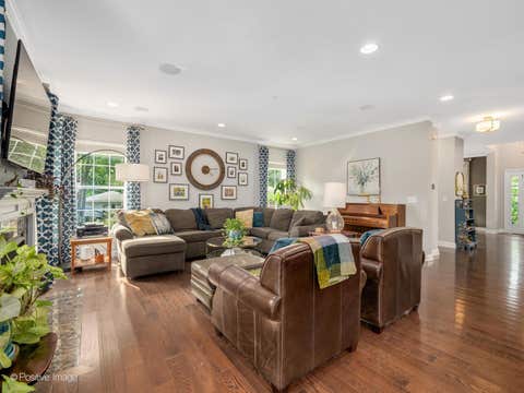Tiny photo for 1250 W Thomas Road, Wheaton, IL 60187 (MLS # 12731552)
