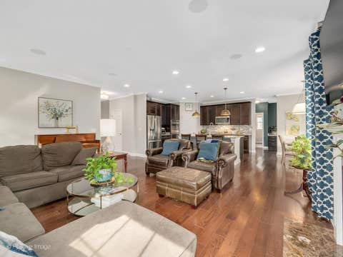 Tiny photo for 1250 W Thomas Road, Wheaton, IL 60187 (MLS # 12731552)