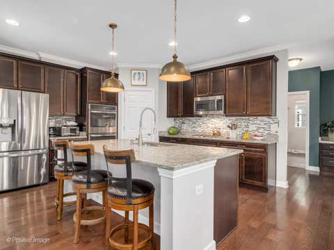 Tiny photo for 1250 W Thomas Road, Wheaton, IL 60187 (MLS # 12731552)