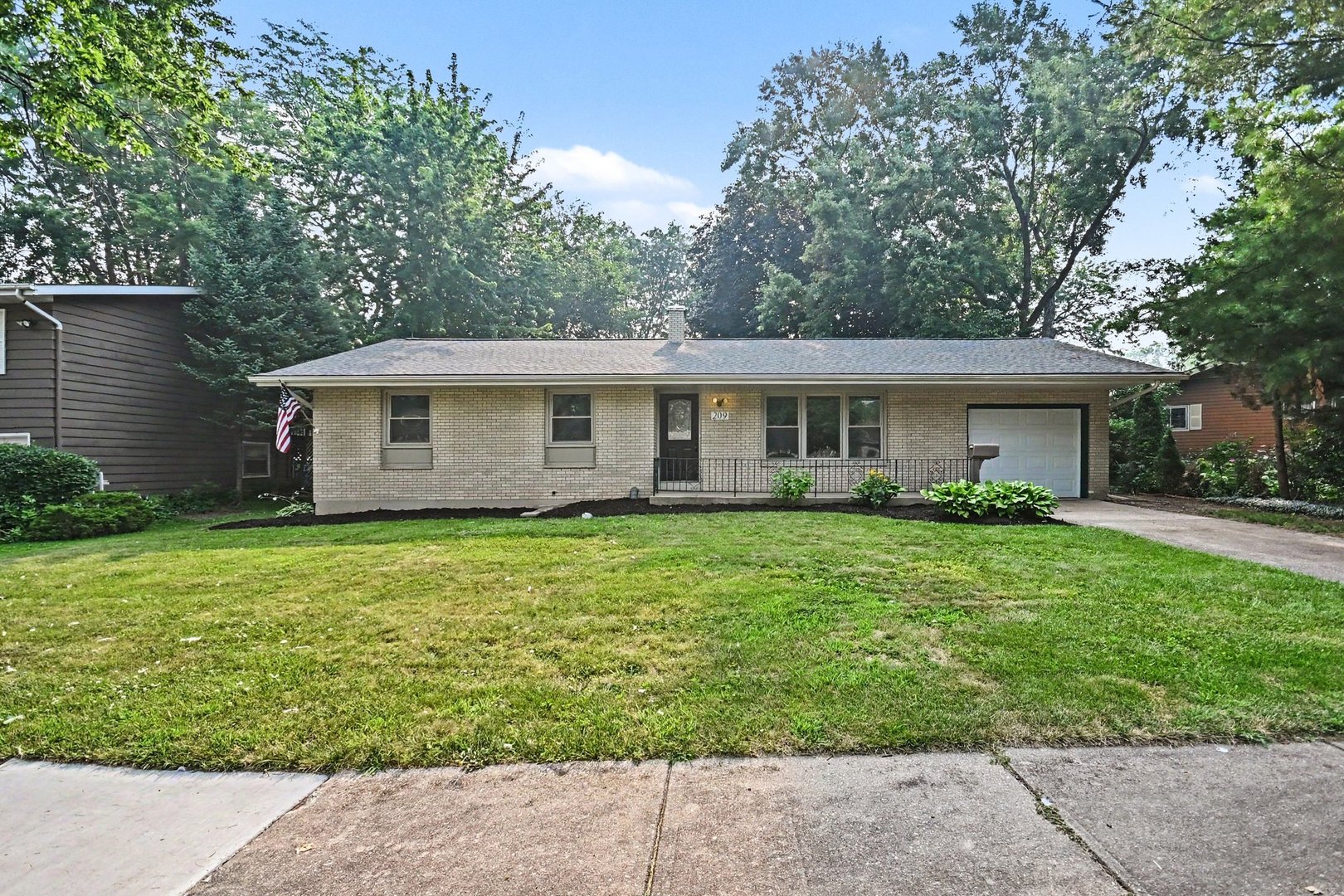Photo 1 of 23 — 209 Maureen Drive, Elgin, IL 60123