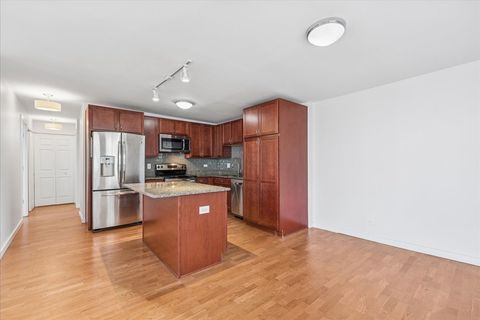 Tiny photo for 3033 N SHERIDAN Road #906, Chicago, IL 60657 (MLS # 12525425)