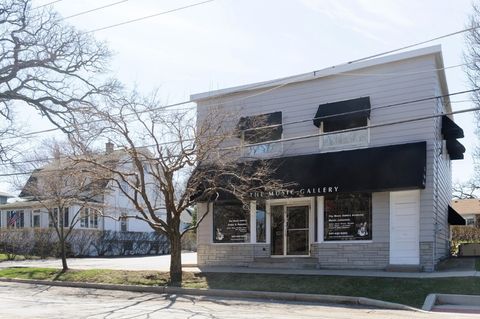 2558 Green Bay Road Highland Park IL 60035