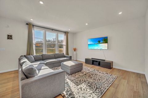 Tiny photo for 1007 Kessler Drive, Mundelein, IL 60060 (MLS # 12577980)