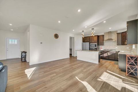 Tiny photo for 1007 Kessler Drive, Mundelein, IL 60060 (MLS # 12577980)