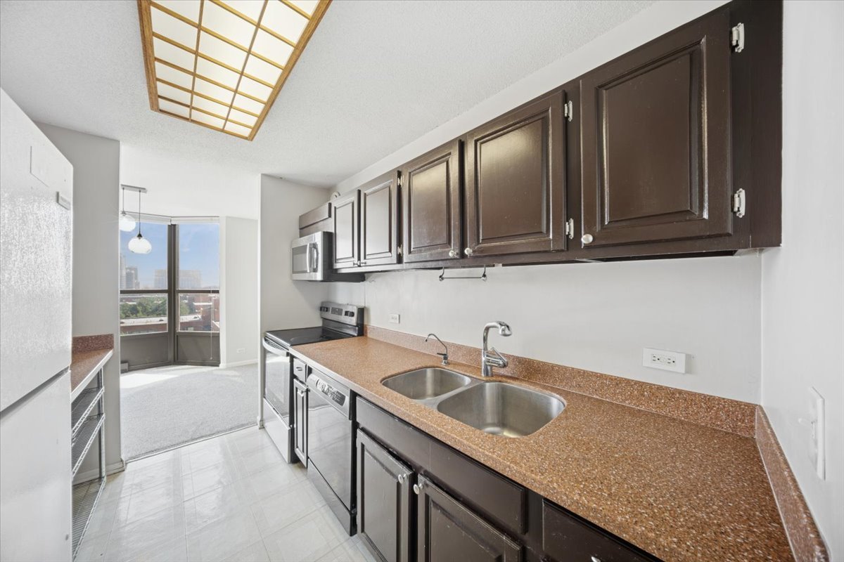 901 S PLYMOUTH Court 802