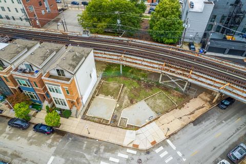 935 W WILLOW Street Chicago IL 60614