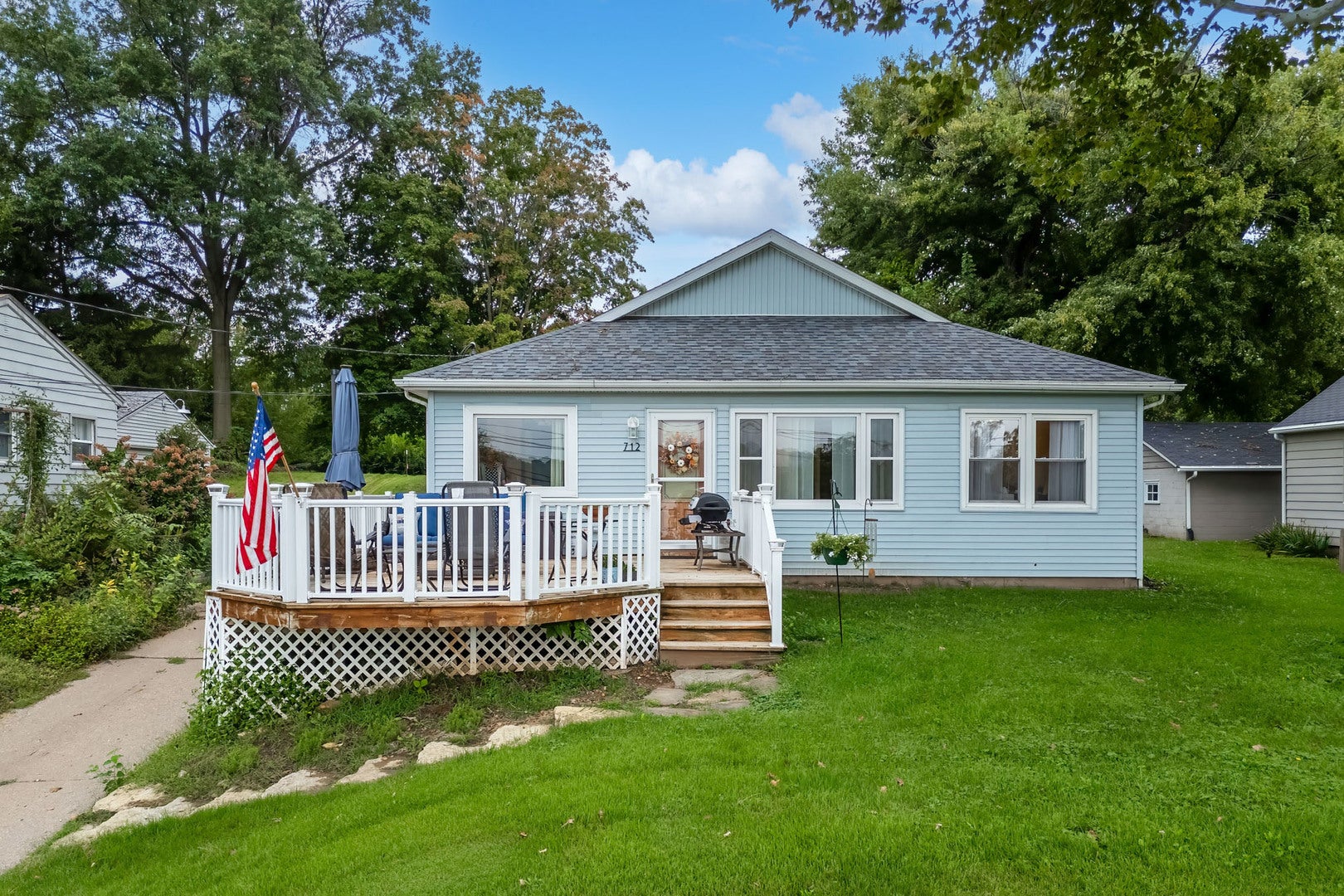 712 S CODY Road