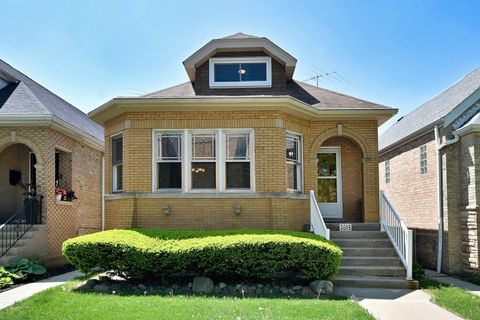 5813 W Eastwood Avenue Chicago IL 60630