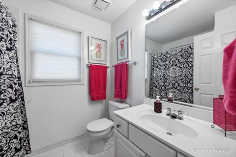 Tiny photo for 4 Point O Woods Court, Lake In The Hills, IL 60156 (MLS # 12486428)