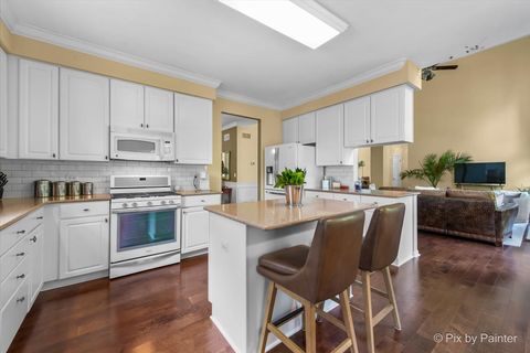 Tiny photo for 4 Point O Woods Court, Lake In The Hills, IL 60156 (MLS # 12486428)