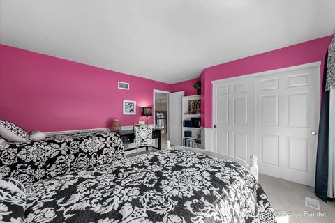 Tiny photo for 4 Point O Woods Court, Lake In The Hills, IL 60156 (MLS # 12486428)