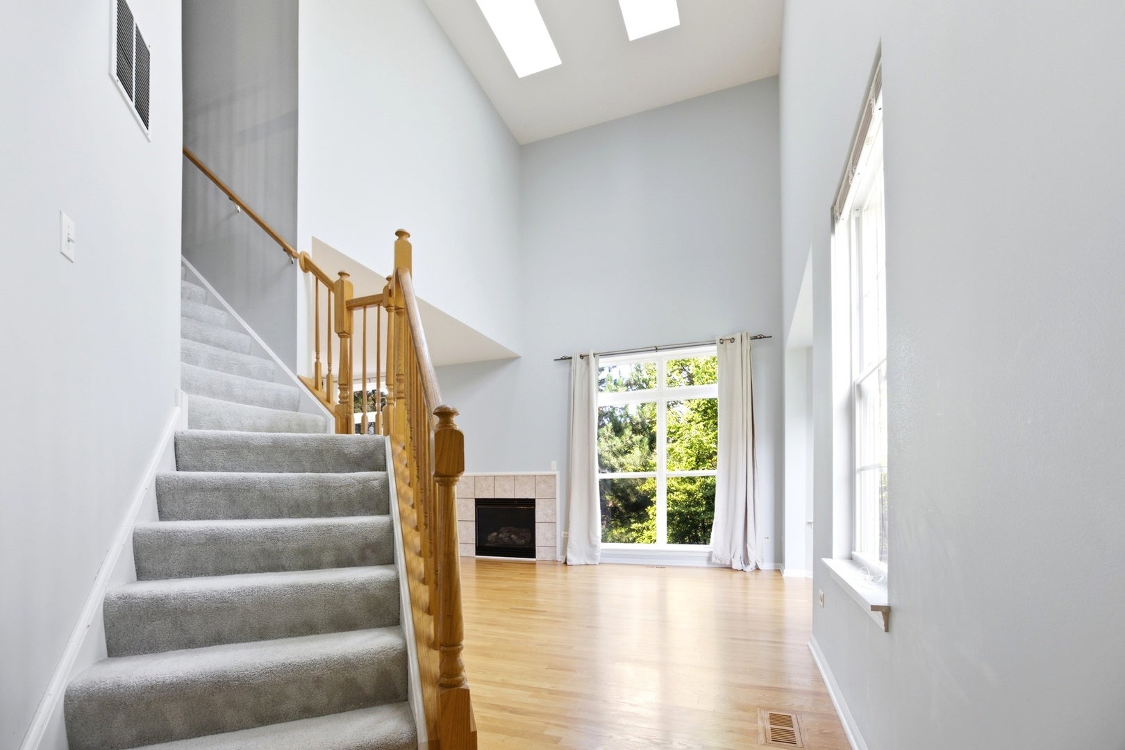 1330 Lunt Court 1330
